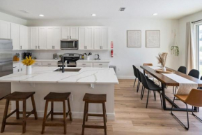 Modern and Newly Renovated Home with Pool near Disney